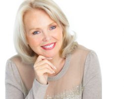 Grinning Elderly Woman | Tooth Removals and Extractions | Alluring Smiles in Mesa, AZ - Dr. Javier Portocarrero